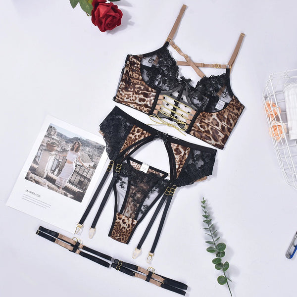 European and American Sexy Hot Thin Lace Garter Temptation Perspective Pure Desire Charming and Sexy Three-Piece Set Intimates Suit